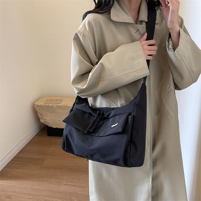 Japanese college style class commute tote bag leisure sports messenger bag spring and summer new Korean version personalized shoulder bag