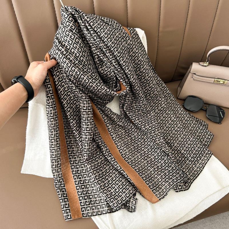 New cotton and linen feel simple color matching letter O scarf fashion travel sunscreen yarn