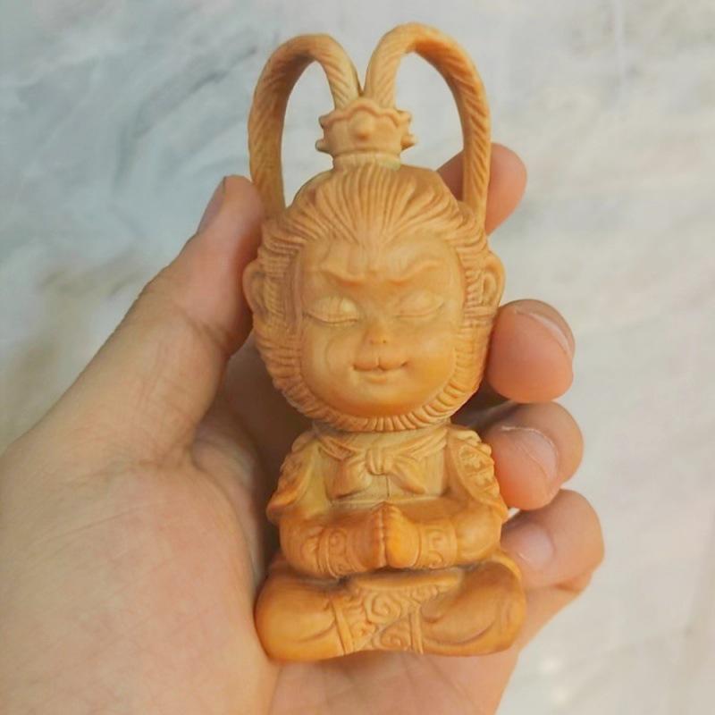 Taihang Cliff Cypress Sun Wukong Sculpture: Creative Solid Wood Monkey Desktop Ornament