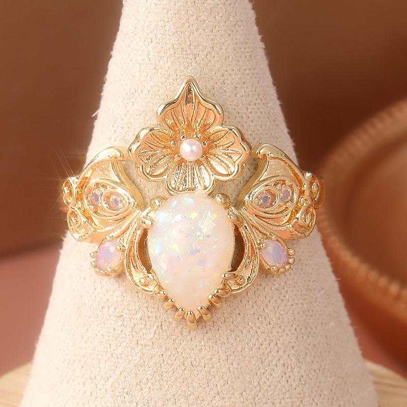 Vintage Gorgeous Hand Carved Inlaid Synthetic Opal Flower Shaped Golden Plated Ring for Women Elegant Exquisite Banquet Jewelry