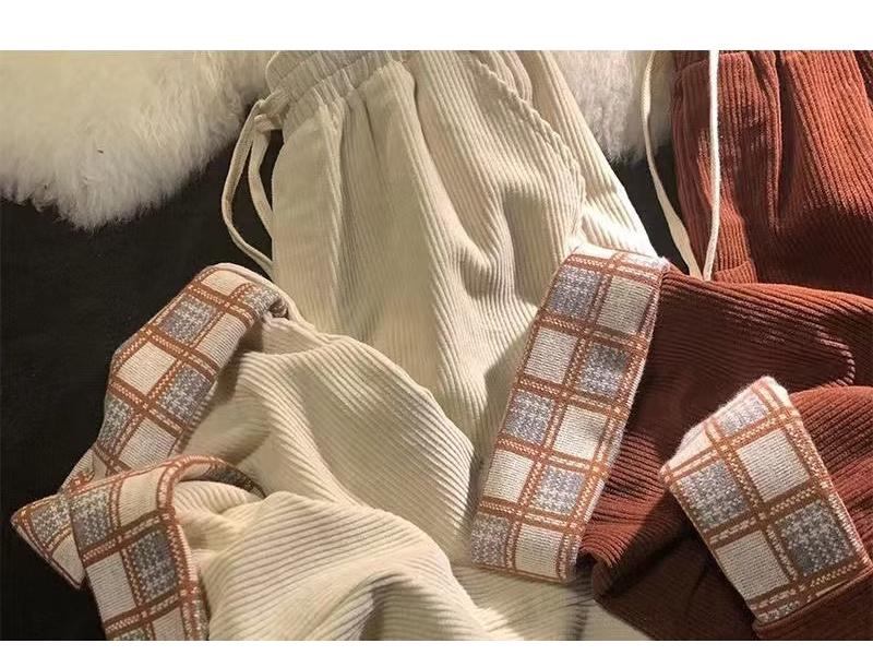 2024 Women's Retro Loose Corduroy Wide-Leg Pants - Trendy, Slimming, and Versatile for Spring and Autumn.