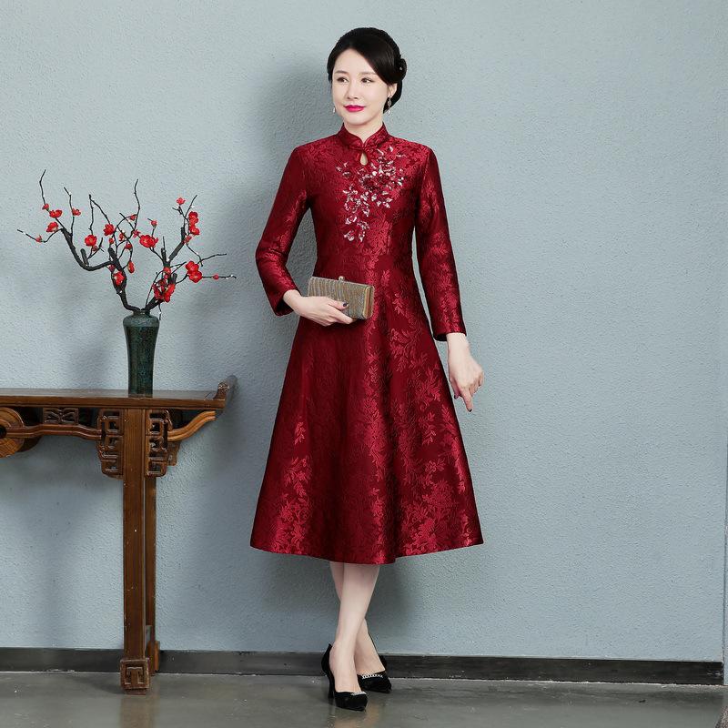 Plus Size Lace Cheongsam: Autumn/Winter Long Sleeve Dress for Retro Wedding or Celebratory Occasions