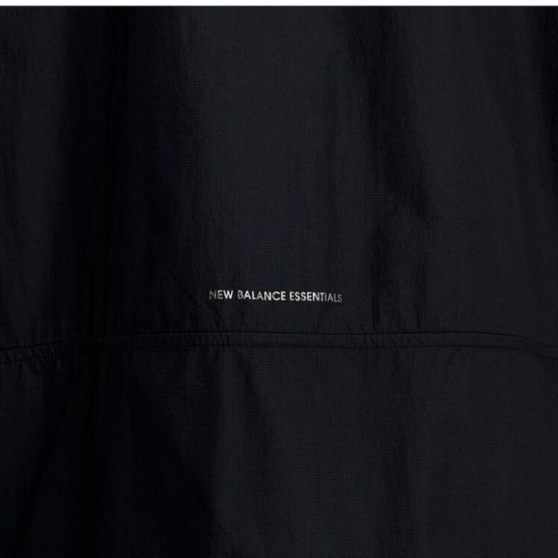 New Balance Uni Small Logo Lightweight Windshield Nbnae21013 19 Windshield