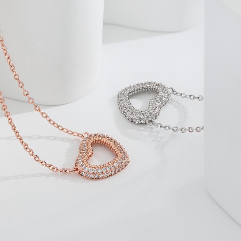 Korean Version of Simple Peach Heart Necklace, Original Design Hollow Twist Woven Double-layer Diamond-encrusted Love Necklace
