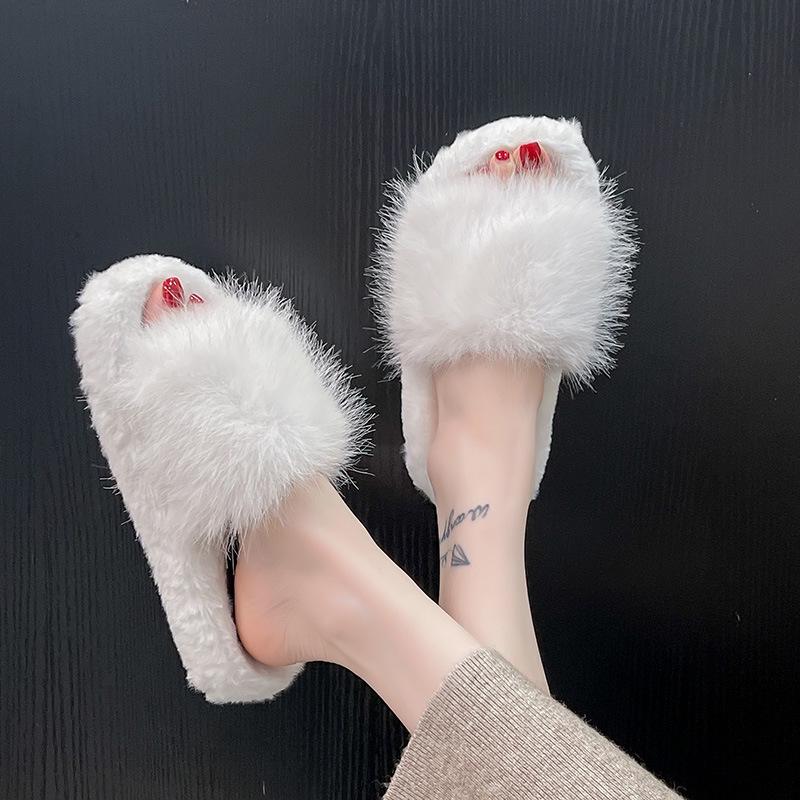 2025 New Furry Women's Fluffy Slippers: High-End, Thick Sole, Outdoor Wear, Perfect for Autumn and Winter