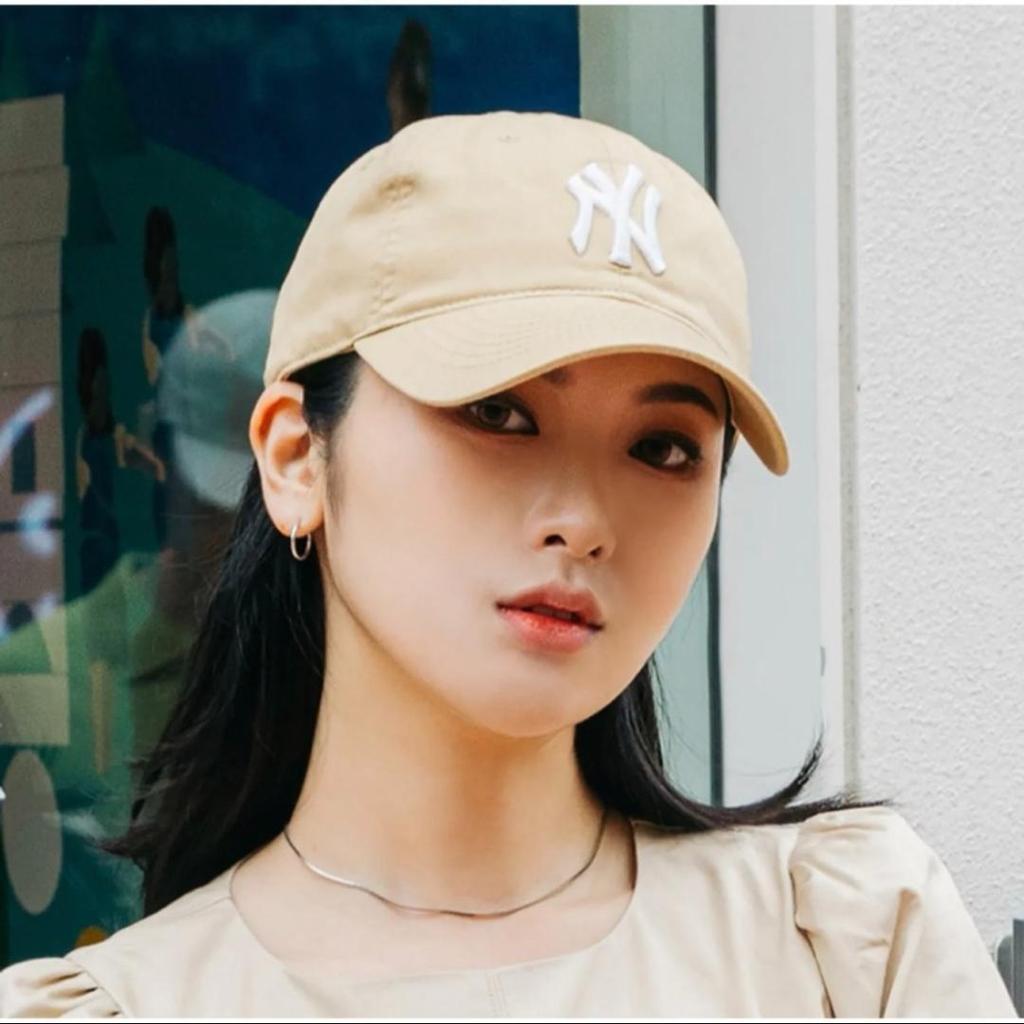 [USED] MLB Korea BTS V Wears NY Yankees Cap