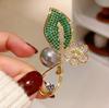 Super Beautiful Crystal Green Leaf Plant Flower Brooch for Women Banquet Corsage Elegant and Versatile Pearl Suit Pin