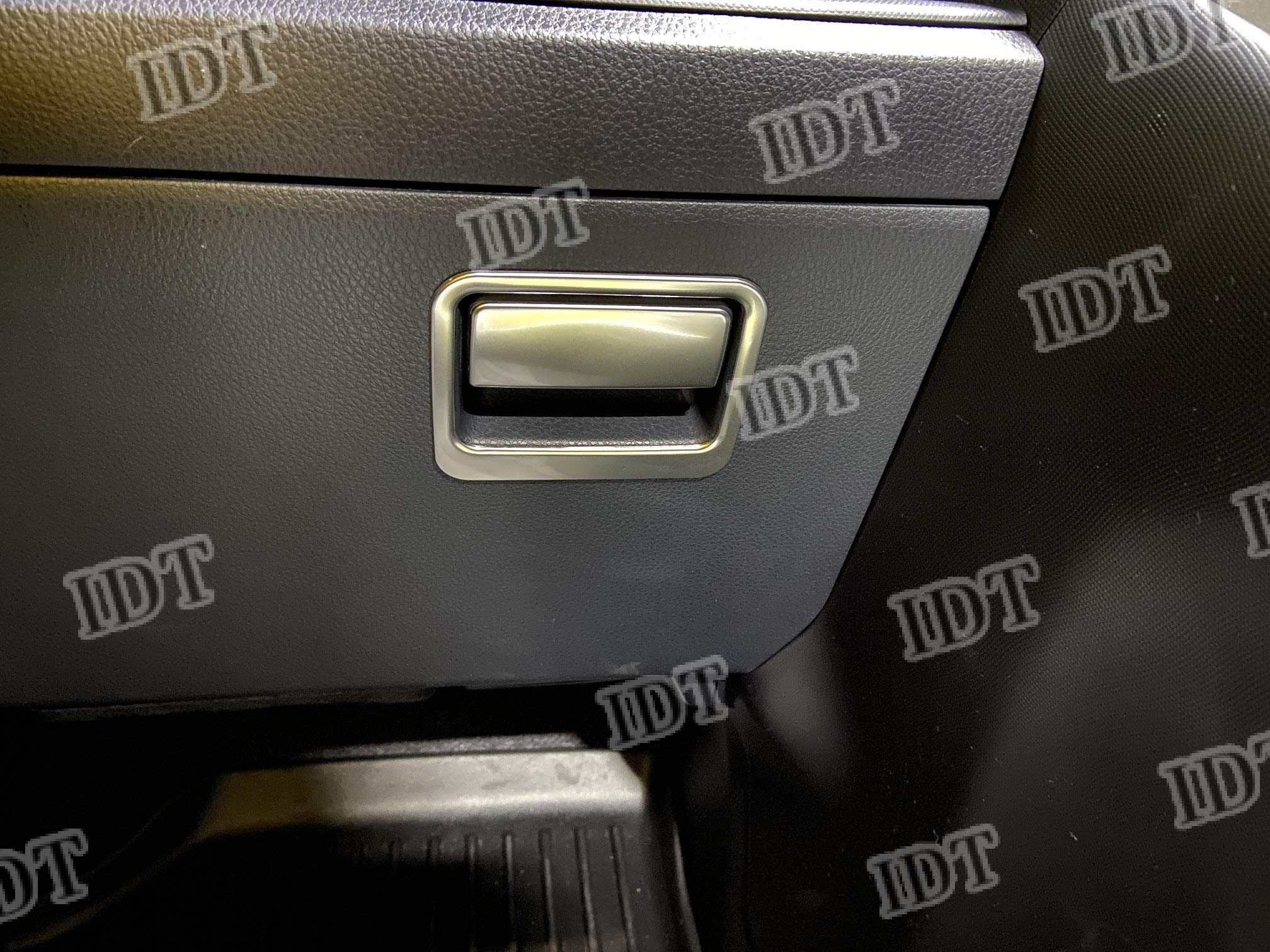 

IDT 80 Series Voxy Noah Esquire Silver Glove Box Handle Cover Accessory Handle Garnish серебряный