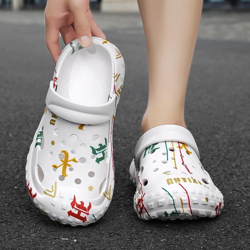 Fashion New Men's Slippers EVA Non-slip Breathable Home Slipper Outdoor Beach Toe-cap Sandals Mens Fashion Hole Shoes Two Ways To Wear