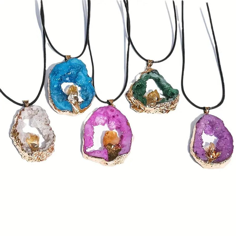 Collana in Cristallo di Quarzo Naturale con Ametista e Bordi Dorati per Appassionati di Moda Boho