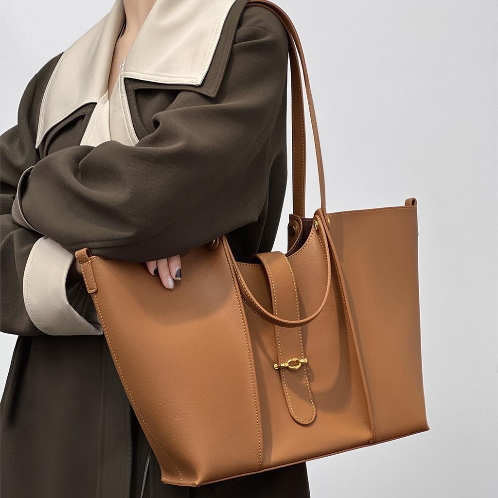 Spring and Summer Texture Large Bag Tote Bag Women's Large Capacity High-end Feeling Women's Bag New Stylish Single Shoulder Crossbody Bag