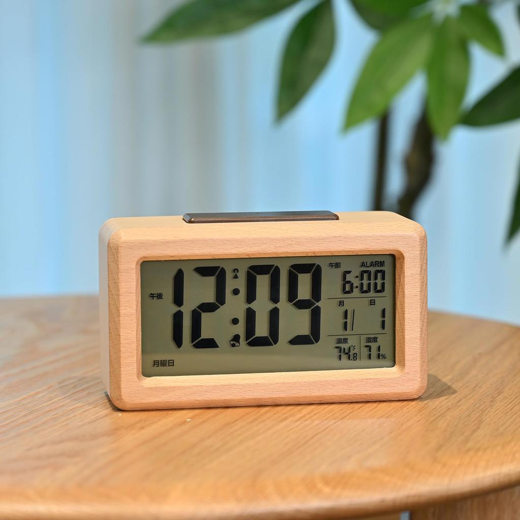 Radio-controlled digital alarm clock, battery-operated, made of zelkova wood, stylish wooden design, multi-functional interior decor, snooze function,