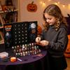 Familienparty-Spiele Halloween Adventskalender 2026, 24-Tage-Countdown-Box mit 3D-Festtagsfiguren, Sammler-Gruselspielzeug-Set für Kinder, Geschenk