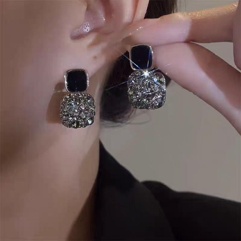 4PCS Exquisite Black Square Earrings with Full Diamonds Light Luxury Simple Versatile Design High End Temperament Earrings