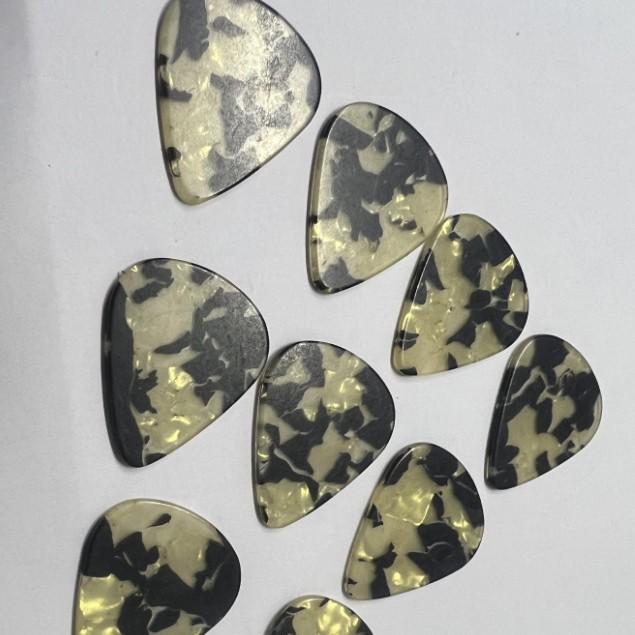 Heart-Shaped Celluloid Guitar Picks: 0.46-0.71-0.96mm, Multi-color Frosted, Anti-slip for Speed Picking and Strumming