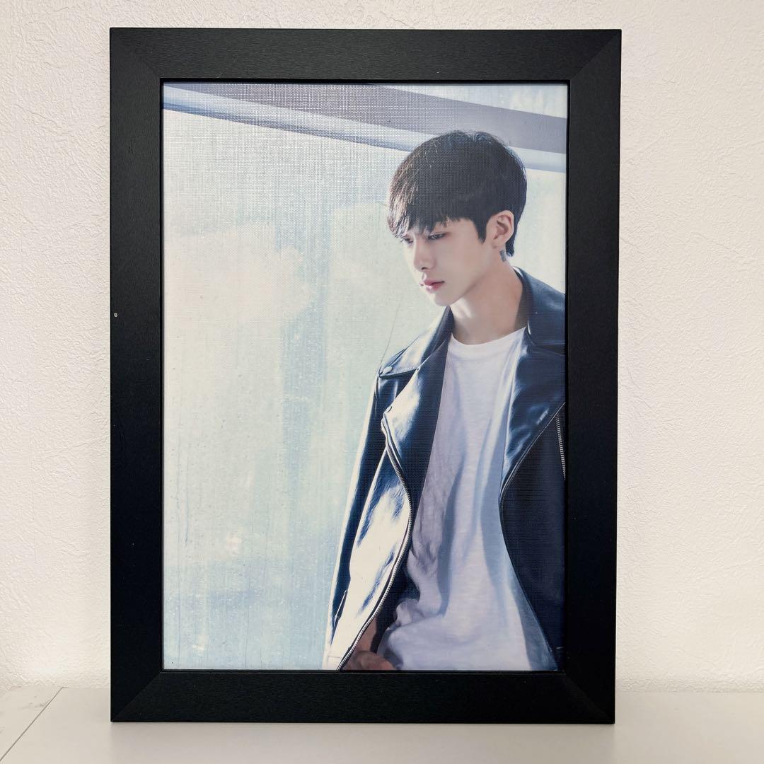 

[USED] Monique poster frame Hyungwon