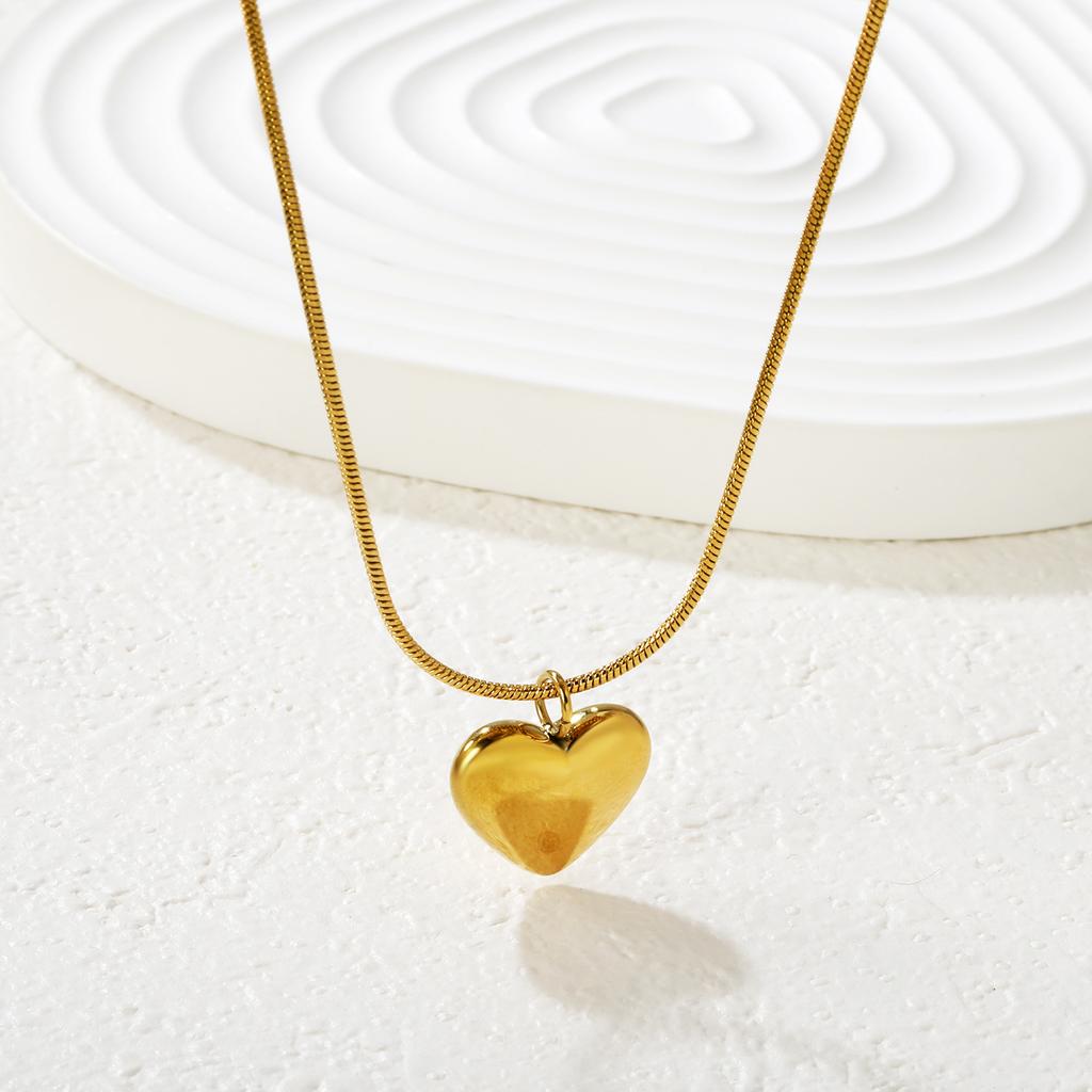 Elegant and Sweet Stainless Steel Gold-plated Heart Necklace for Women, Collarbone Chain Fashionable Holiday Party Gift Jewelry