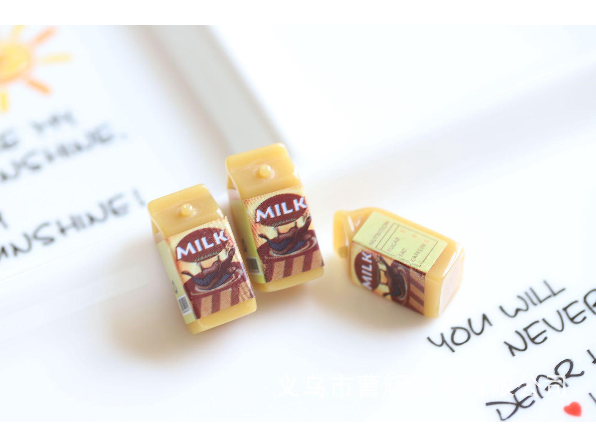 

Имитация бутылки для молочного напитка, самодельная игрушка из смолы - маленькие украшения с дизайном клубники и яблочного сока