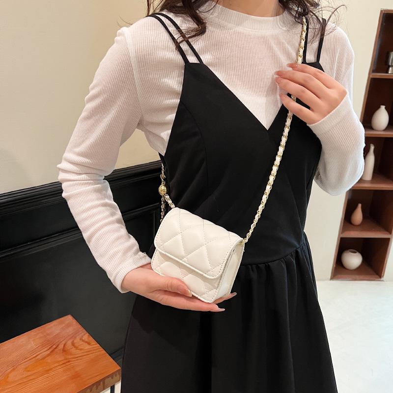 Mini Simple Diamond Small Bag Women's 2025 New Retro Korean Version Temperament Small Square Bag Popular Single Shoulder Mouth Red Envelope