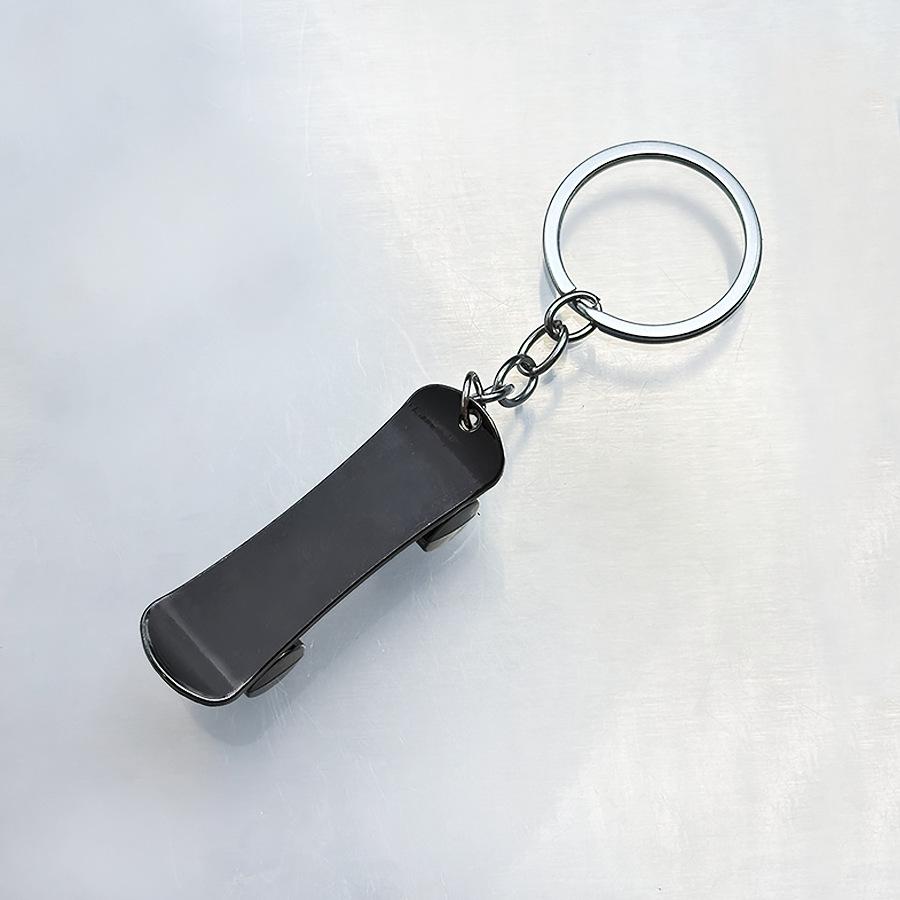 

Creative Movable Metal Finger Skateboard Keychain: Rolling Miniature Cart Pendant Ornament чёрный