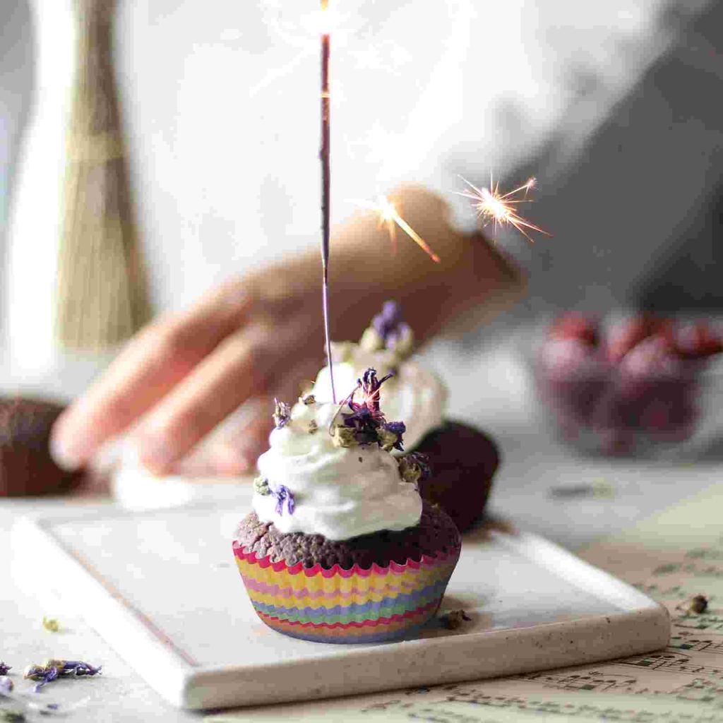 500 ks papírových kelímků, krabiček na dorty, muffinových košíčků, fólií na muffiny a pouzder na pečení