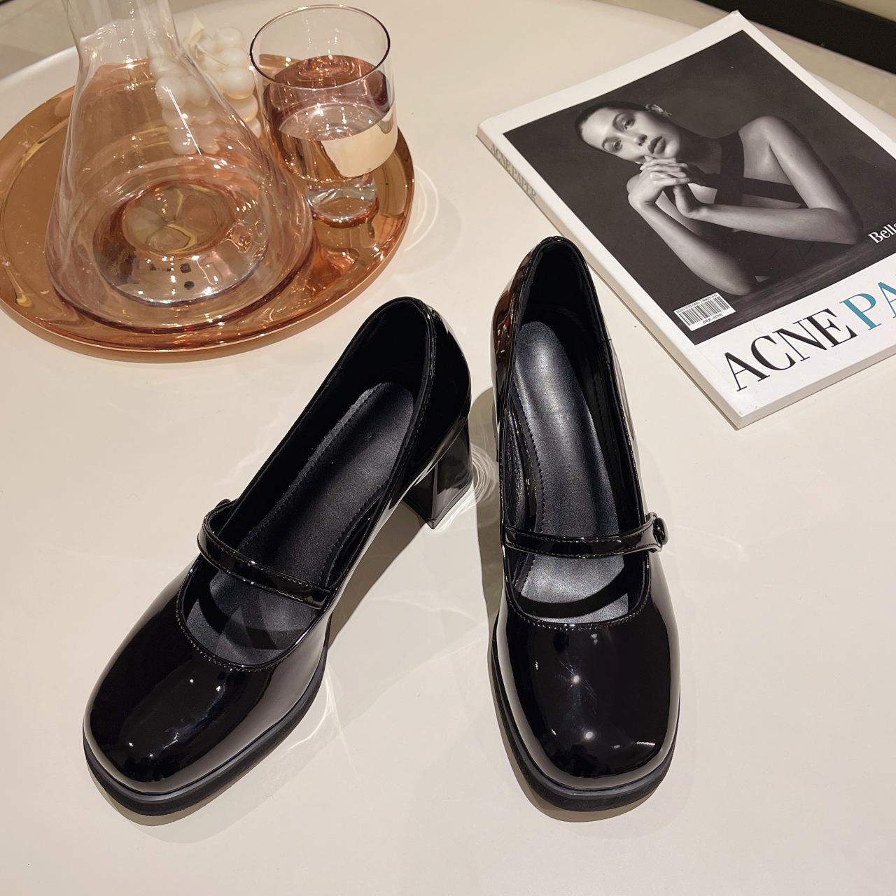 

Французские туфли на высоком каблуке женские 2025 весна новые ретро толстый каблук JK женская обувь фея слово ремешок Мэри Джейн туфли 39 чёрный