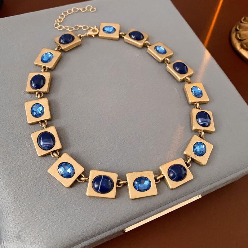 Ensemble boucles d'oreilles et collier perles vintage: Collection Exquise de Bijoux Rétro de Niche