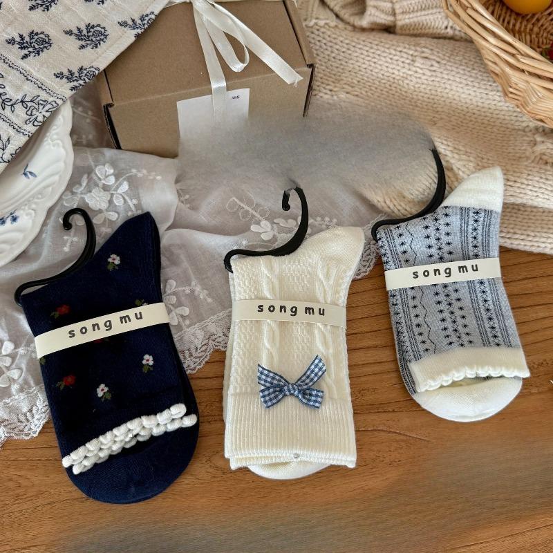 Boneless Socks, Women's Mid-calf Socks, Autumn and Winter Retro Girls' Bow Pile Socks, Women's Socks