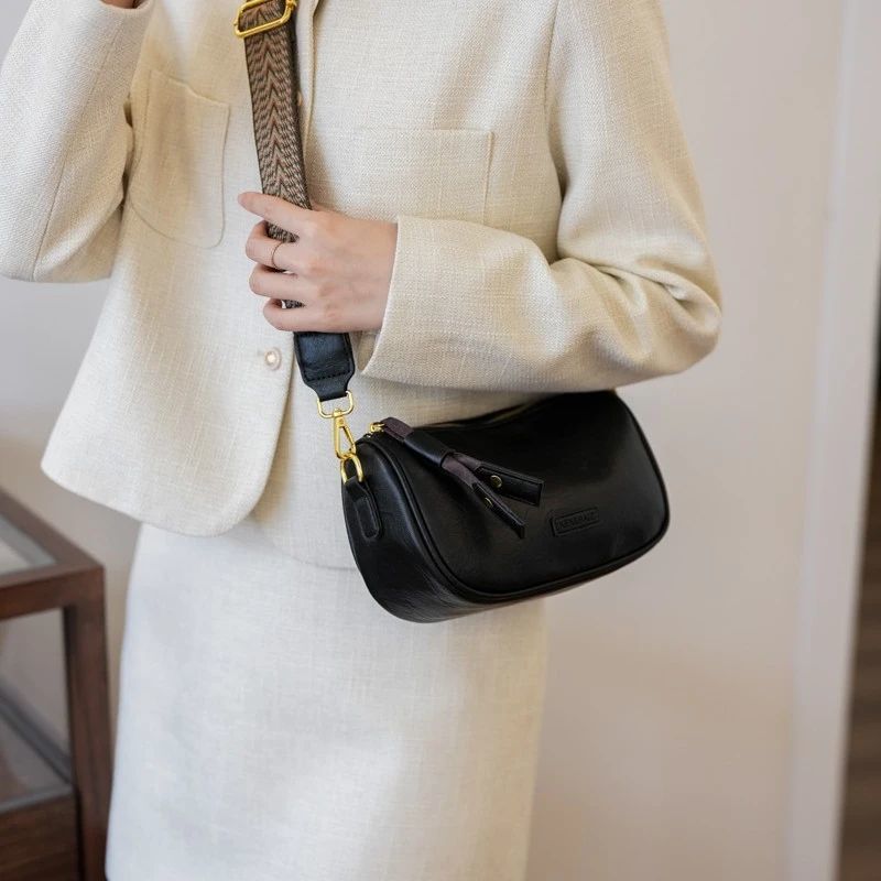 Boston Bag Women's New High-end Baguette Shoulder Bag Is Popular This Year, Broadband Oblique Span Small Pillow