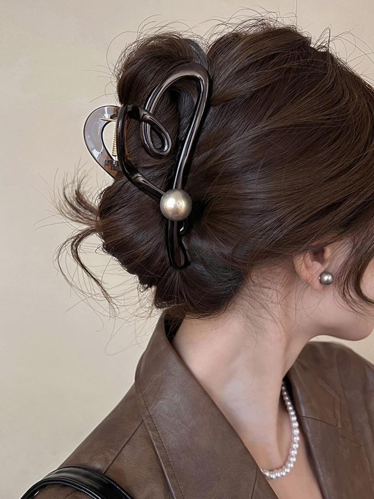 Fashion Hair Claw Clip for Women Unique Heart Shape Design with Pearl Accent Hairpin Stylish Hair Accessory for Updo Hairstyle