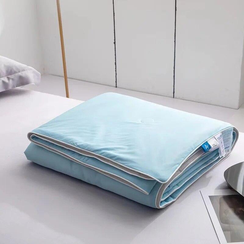 Summer Smooth Air Conditioner Lightweight Comforter Soft Skin-friendly Quilt Cooling Blankets  Antibacterial Cool Duvet