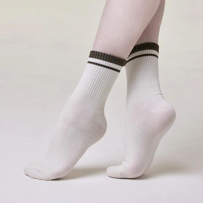 Pointed stripe ribbed quarter socks