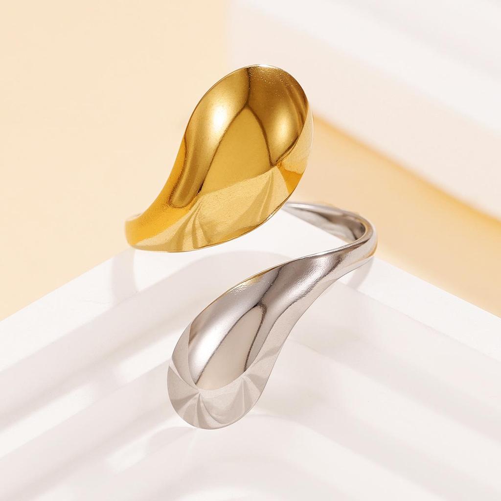 Geometric Criss-Cross Open Ring In 18K Gold Vacuum-Plated Stainless Steel