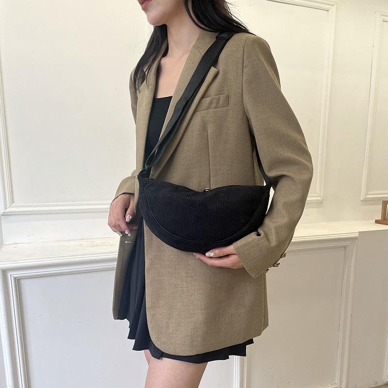 2025 new trendy dumpling bag lightweight small satchel underarm bag foreign style shoulder canvas bag velvet messenger bag bag women