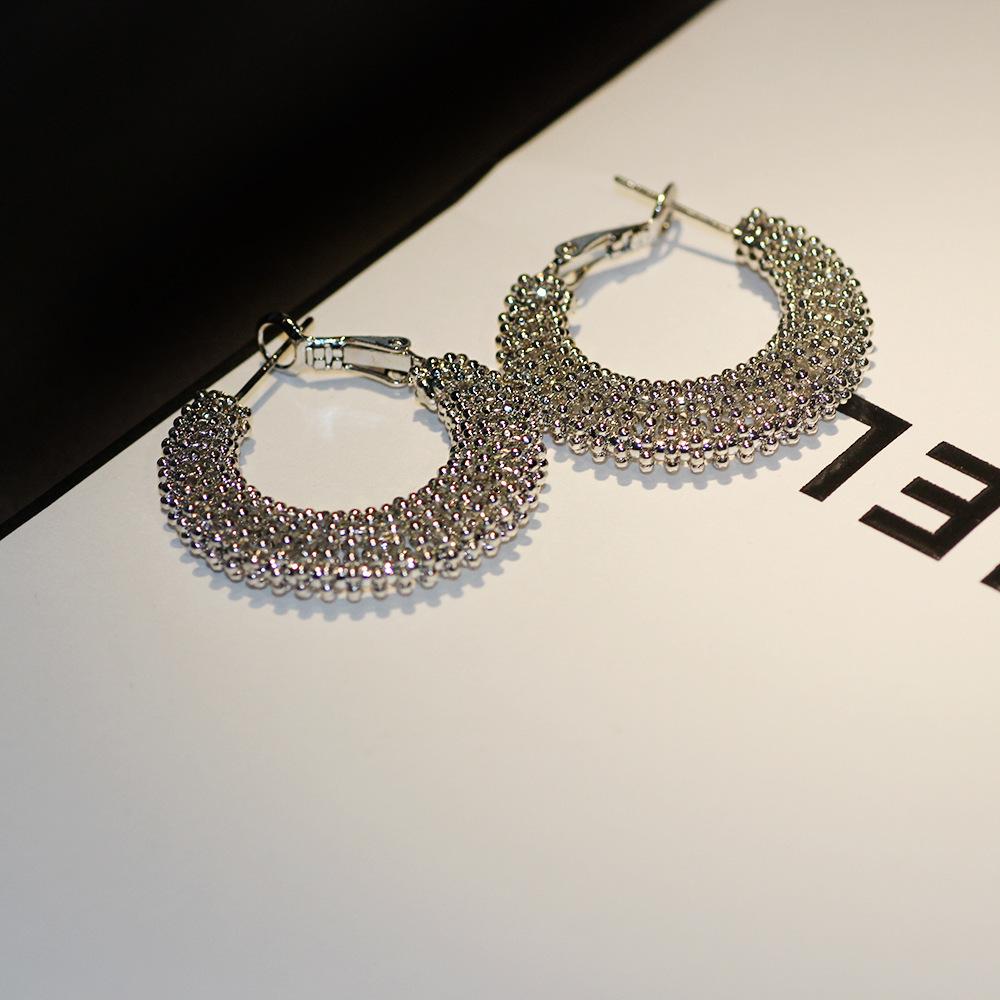 Personalized round hollow earrings fashion cold wind earrings high sense light luxury versatile earrings