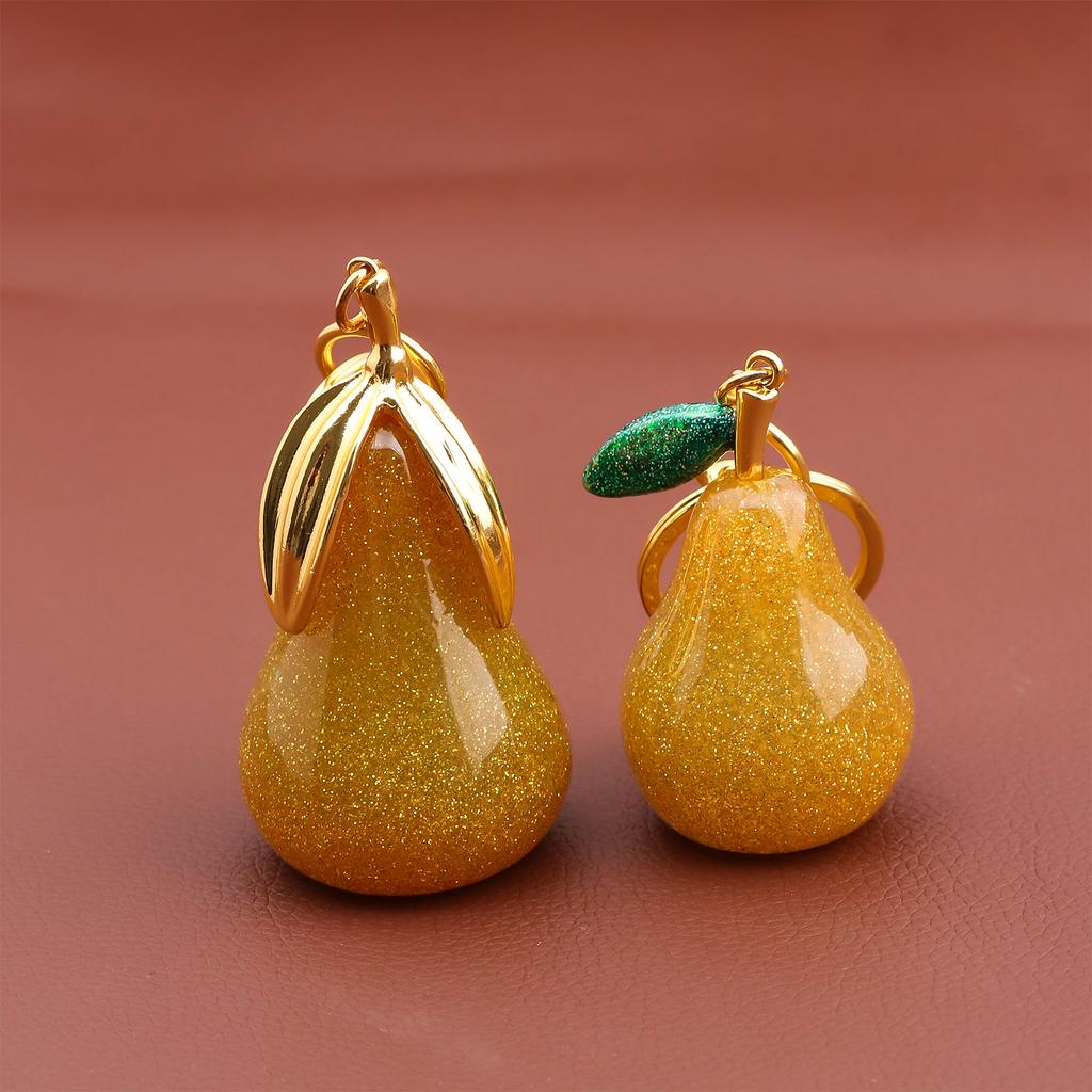 Porte-clés Créatif en Forme de Poire Charme de Sac Thème Fruits Pendentif Accessoire de Sac à Dos Porte-clés – Un Cadeau Bijou pour Amis