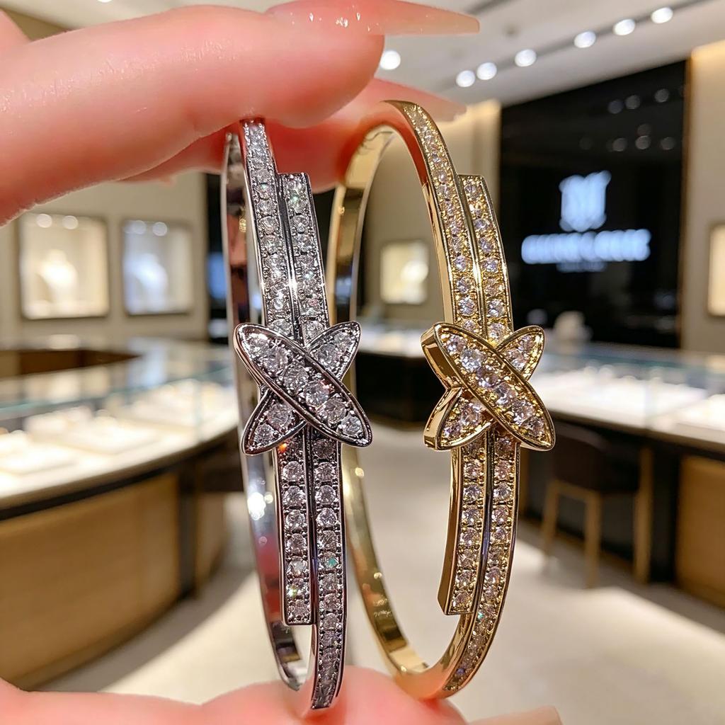 2026 Micro-inlaid 18K Gold Gypsy Cross Bracelet Light Luxury Fashion X Diamond Bracelet Hand Jewelry