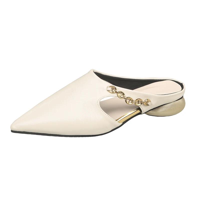 

Мода 2025Новые полушлепанцы Baotou с вырезами Летние Новые Металлическая цепочка Острый носок Мелкий вырез Толстый каблук Носить Ленивые шлепанцы 35