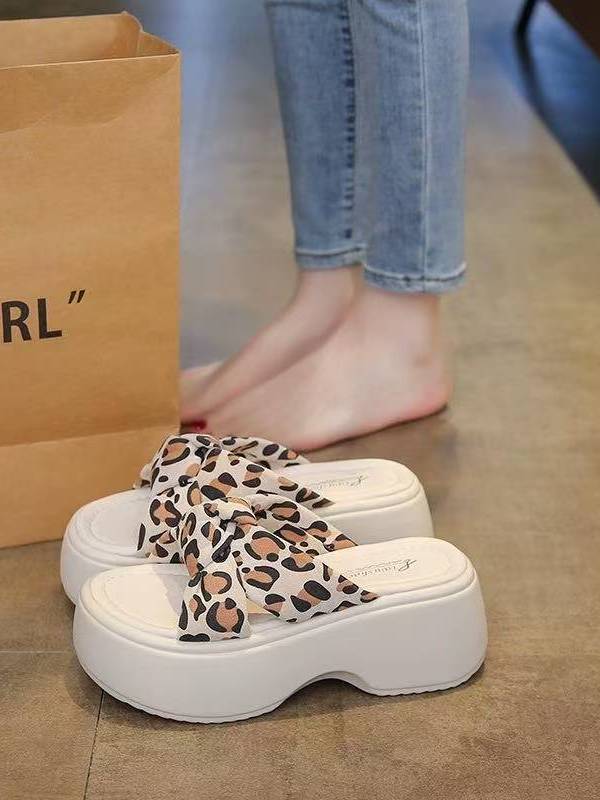 Fashion Female Shoes Womens Slippers Outdoor Slides Platform 2025 Shoes Woman 2025 House Slippers Platform Pantofle New