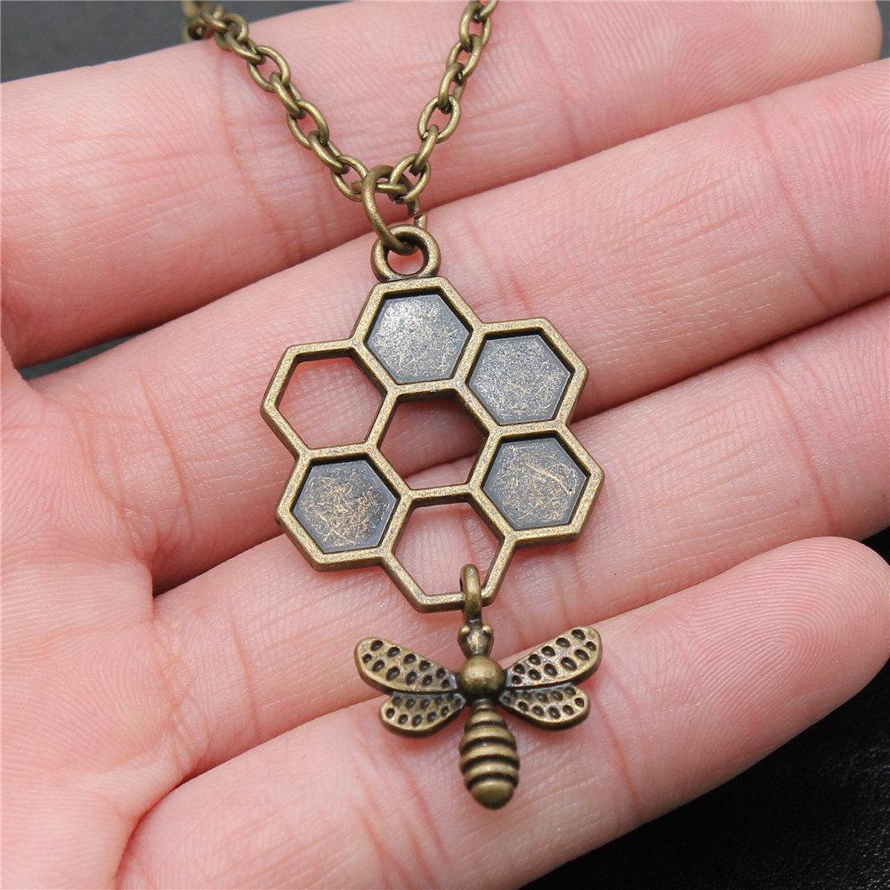 Dragonfly Butterfly Bees Garden Insect Pendant Antique Bronze Metal Boys Collar Necklace Hot Sale