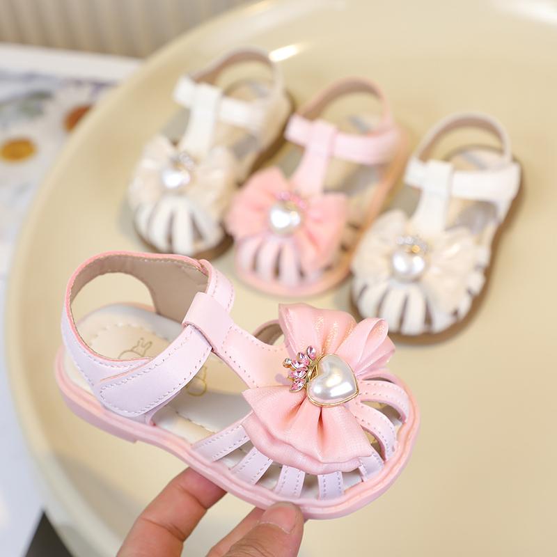 Baby Girls Walking Shoes Hollowed-out Kids Sandals Pu T-strap 2025 New Girls Princess Shoes with Sweet Bowtie Love Heart Pearl