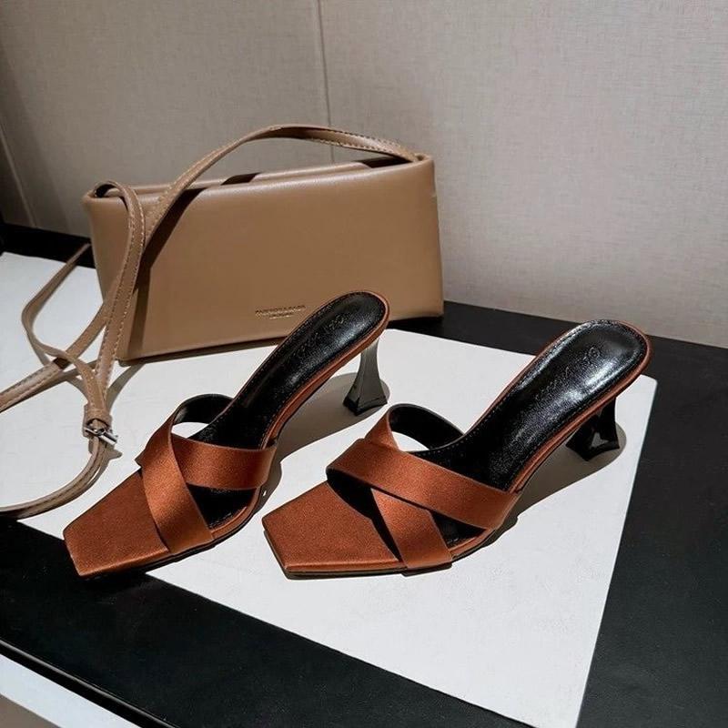 

2025 Тренд Жіноча Мода Взуття Жіночі Туфлі на Високих Підборах Жіночі Шкіряні З Квадратним Носком Літери Підбори Відкритий Носок Жіночі Сексуальні Сандалі 40 коричневий