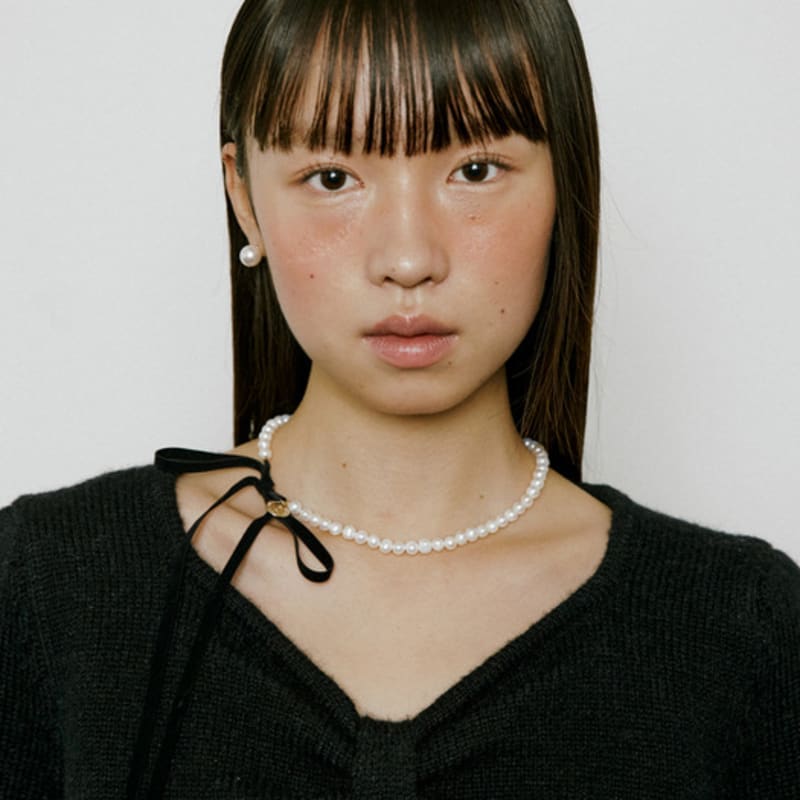 Lucirzu Ribbon Tail Pearl Necklace (Mat Velvet)