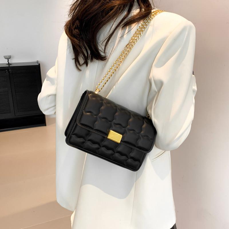 Wholesale Factory Grid Chain Single Shoulder Messenger Bag Female Bags 2024 Spring New Popular Versatile Small Square Bag