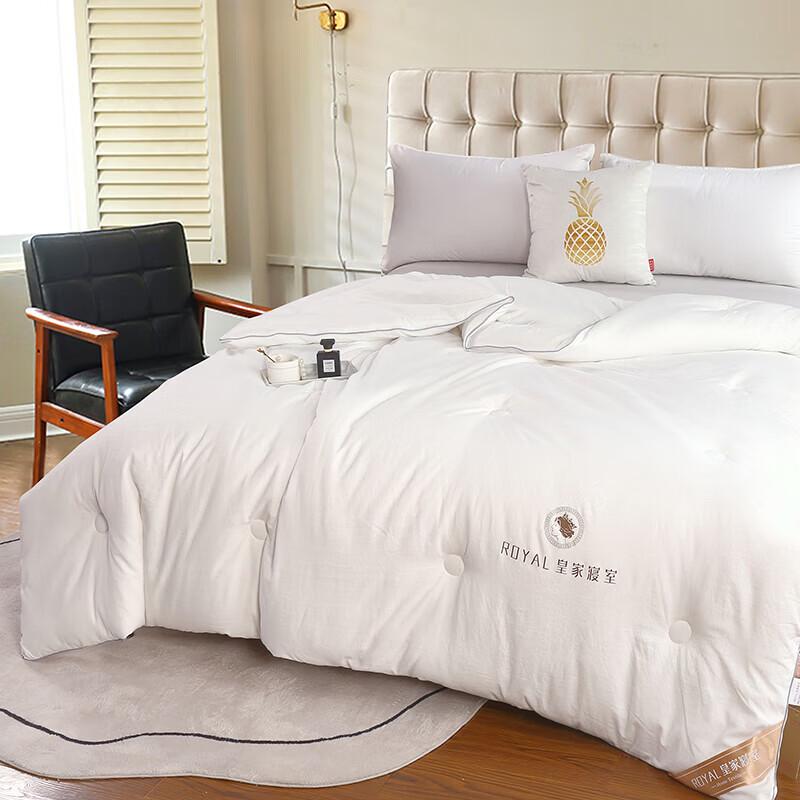 Royal Series All-Season Polyester Quilt