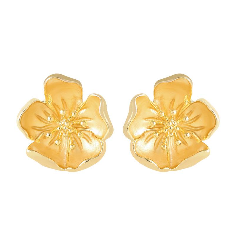 Fashion temperament simple three-dimensional pleated stamen flower stud earrings light luxury high-end earrings high luxury holiday style earrings