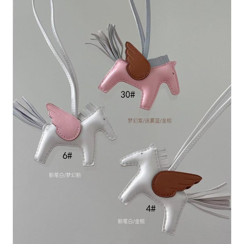 Handcrafted Leather Pegasus Charm Keychain Hand-Stitched Mini Horse Pendant With Tassel Bag Car Decor