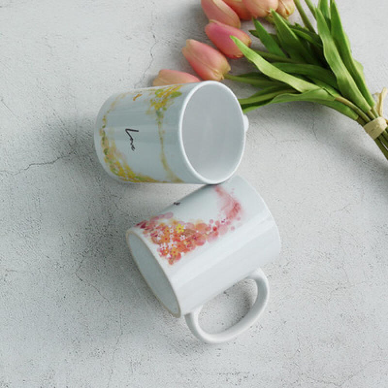 cb731-Design Mug 2p-Love is Coming