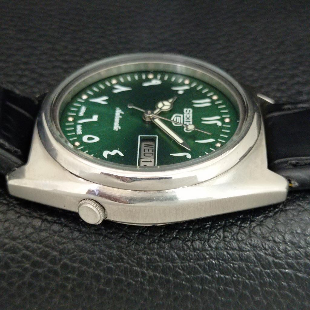 VINTAGE SEIKO 5 AUTOMATIC 7009A JAPAN MENS GREEN COLOR DIAL WATCH A708759-1