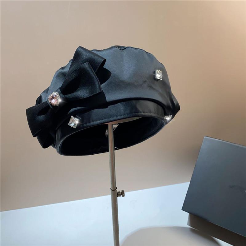 

Ins Chic Autumn Grace Drill Bowknot Satin Fabrimodel Show Fashion Street Lady Beret Hat Womens Casual Painter Hat head size 57cm